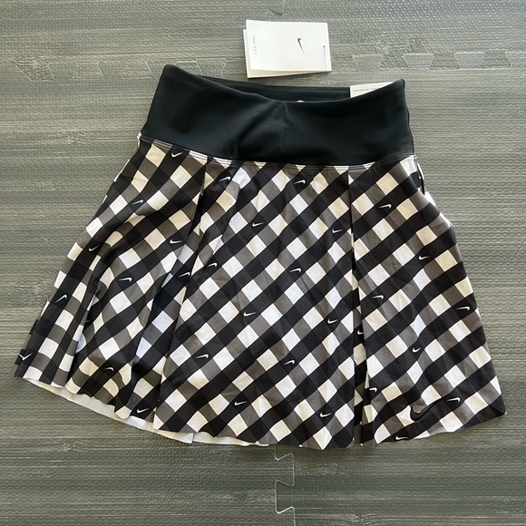 Nike Dresses & Skirts - Nike Women's Black and White Skater Tennis Skirt
